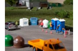 Portable Toilets & Recycling Containers Kit OO/HO Scale